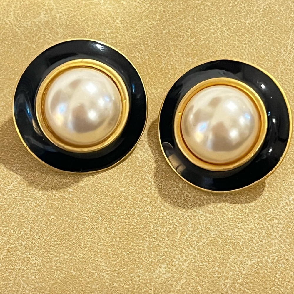 Vintage 1980s Gold and Black Pearl clip on Earrings